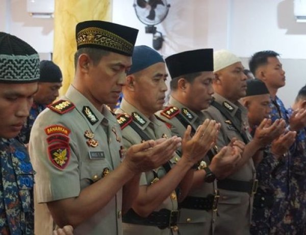 Ditpolairud Polda Jambi Salat Gaib dan Salat Istighosah buat Korban Bencana Sumatera